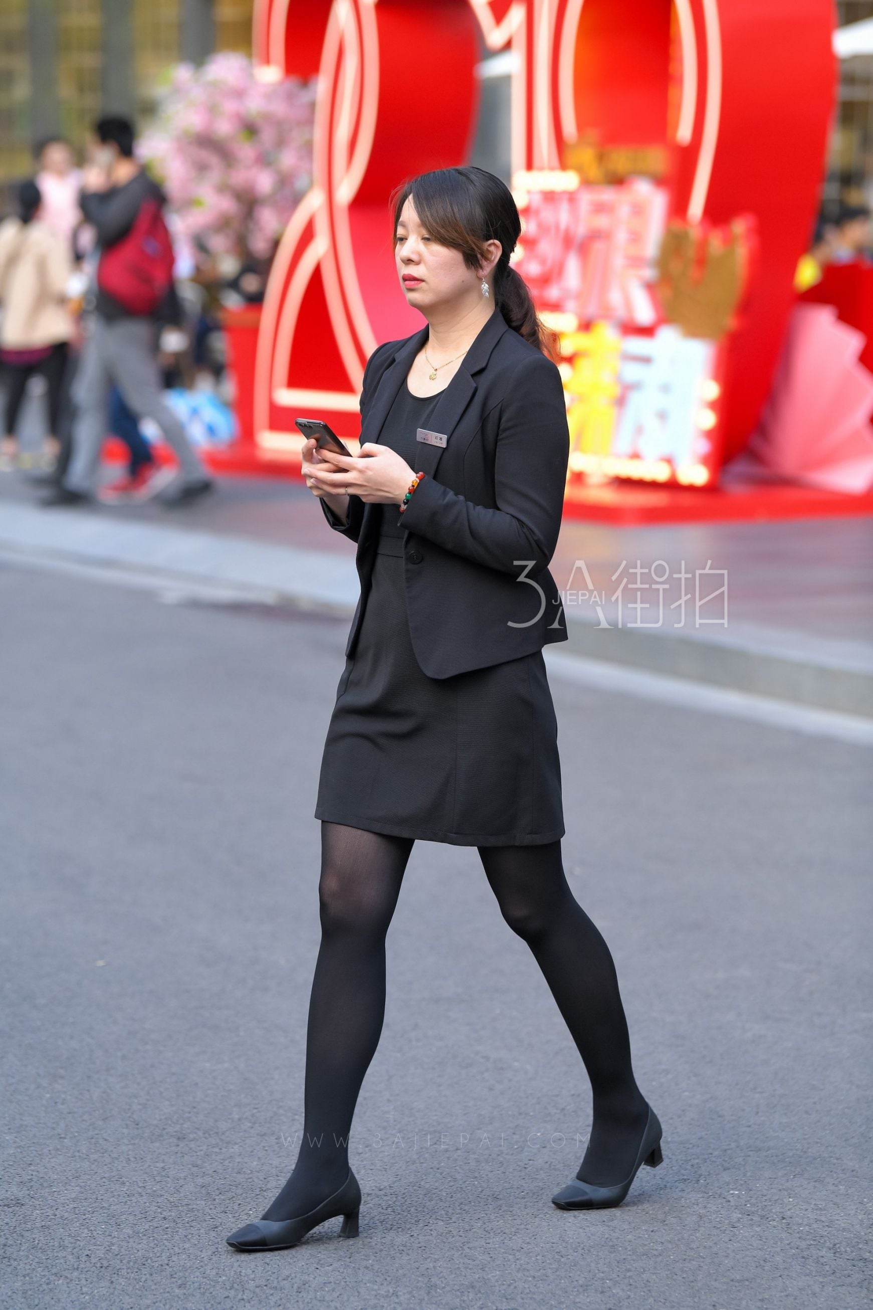 100512-mliotnei2gy.jpg