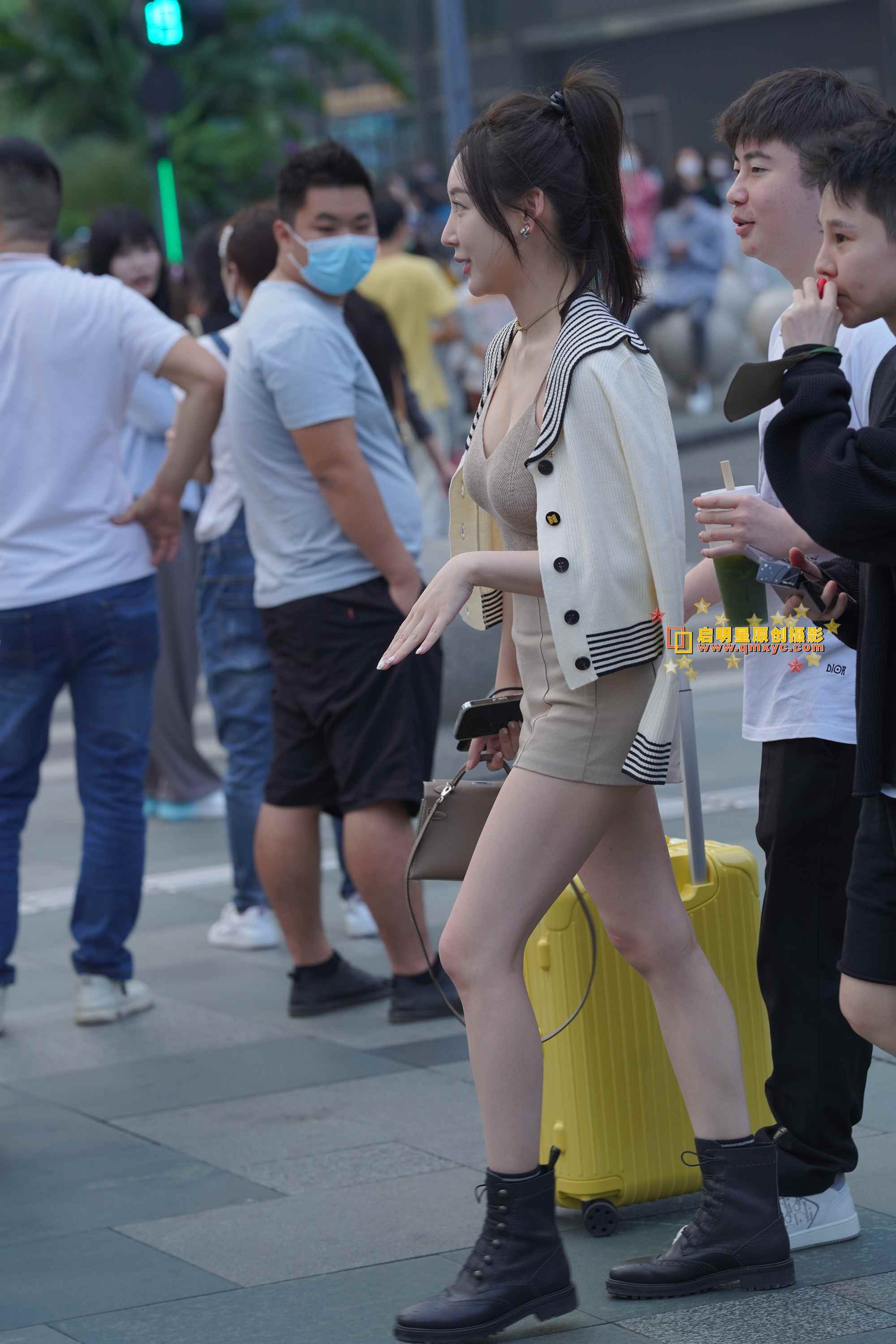 468246-asqwcxs3leg.jpg