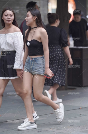 热裤小妹