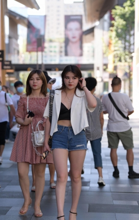 性感热裤美女，好喜欢