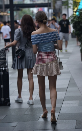 高挑长腿美女