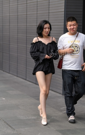 露肩吊带美女-10P