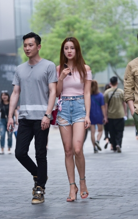 性感长腿热裤美女