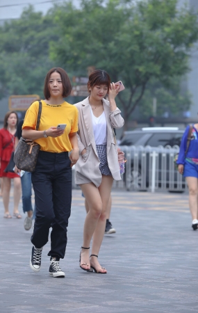性感清凉热裤闺蜜