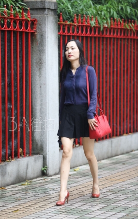 蓝色薄纱衬衣黑裙少妇-20P