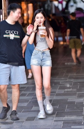 &清新热裤美女