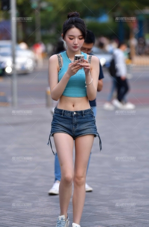 &清纯热裤美女