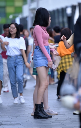 修长美腿美女