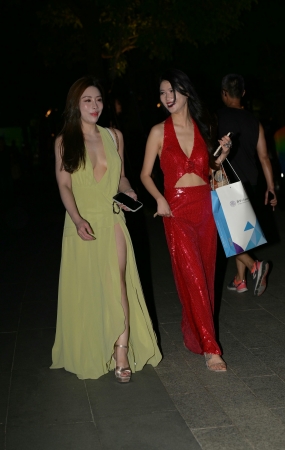 241022-23=87√优雅知性，懂风情的女人 14P