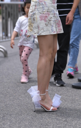 蝴蝶结高跟鞋美女
