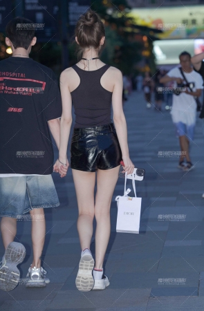 靓丽小姐姐