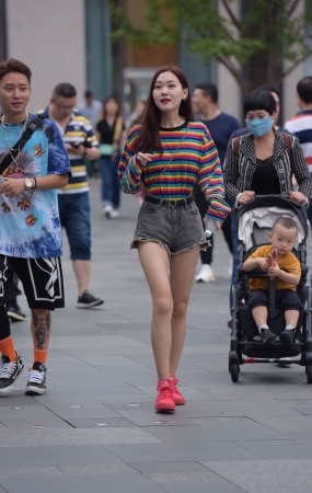 热裤美女
