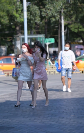 性感粉裙美女
