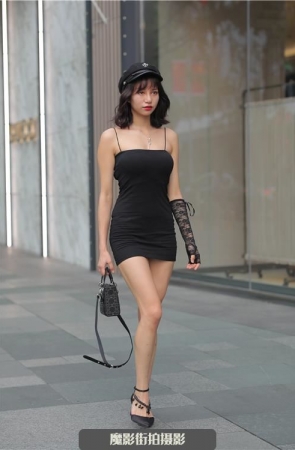 黑色吊带连衣裙,婀娜多姿,优雅美丽,打造女神风格!