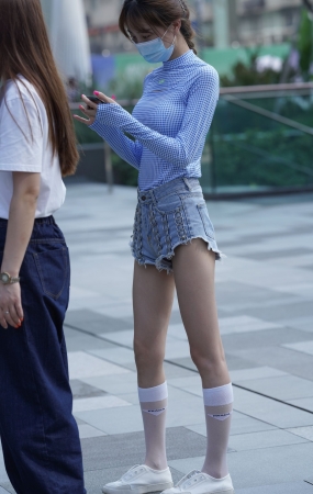 钟爱的热裤女孩