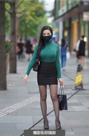 黑色包臀裙配丝袜, 完美凸显职场精英的气质