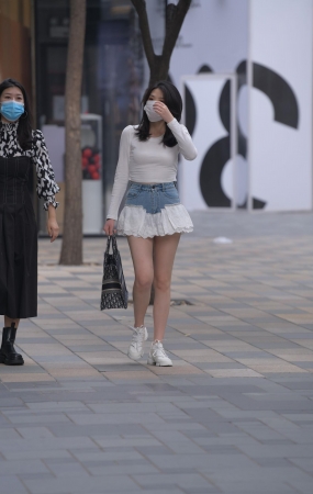 漂亮短裙美女