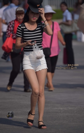 2015-07-10翘臀白短裤美眉（17P）