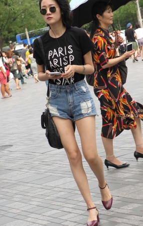 修长美腿热裤美女