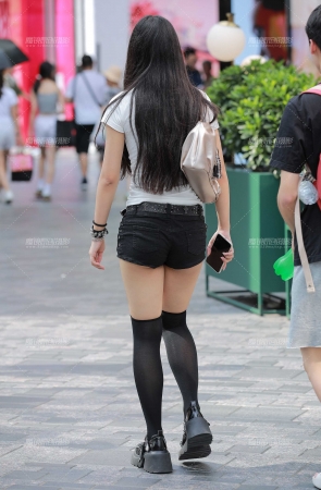 黑色热裤美女